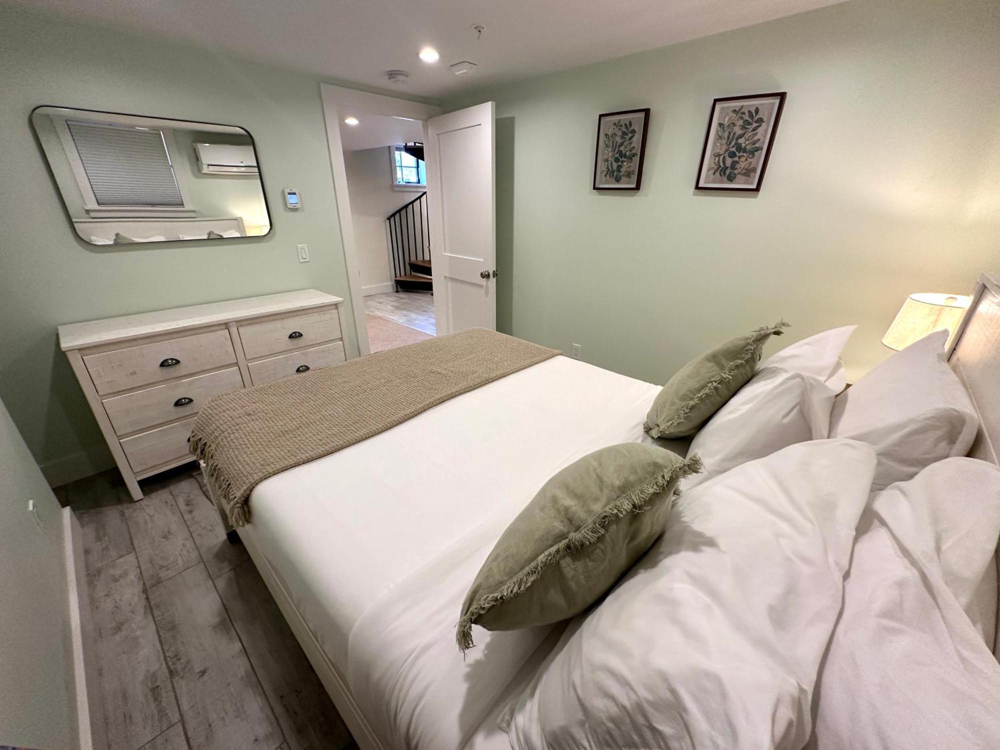 Prime Location! Renovated House! 6 Bed4 Bath Villa Newport Exteriör bild